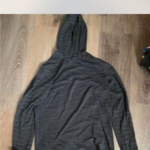 Under Armour Dark Gray Long Sleeve Athletic Shirt with Hood
